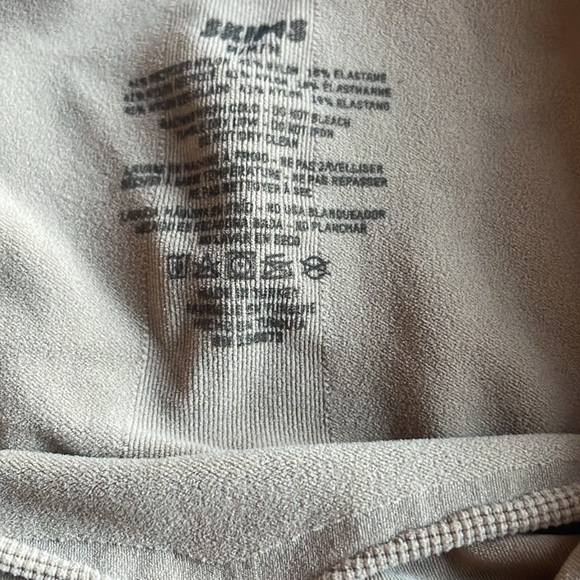 SKIMS - Picture 6 of 8